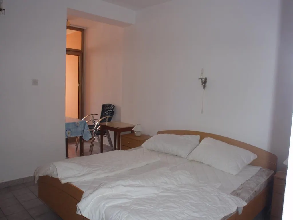 Apartments Lucica 3119 3*, Rab Town