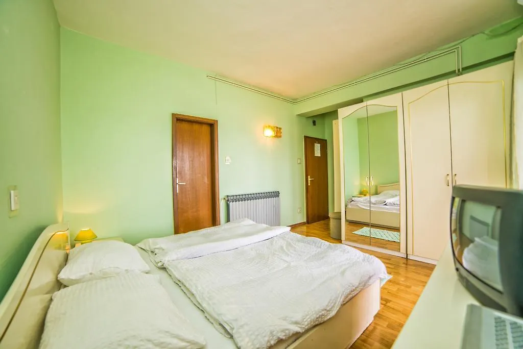 Guest house Apartments Lucica 3119