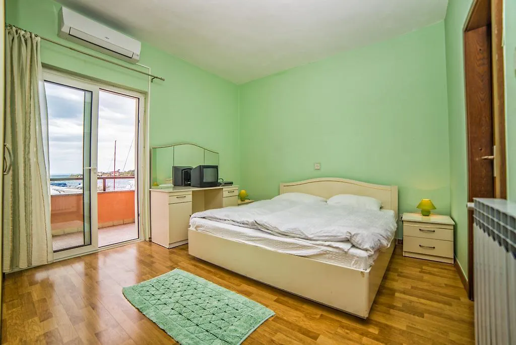 Apartments Lucica 3119 Croatia