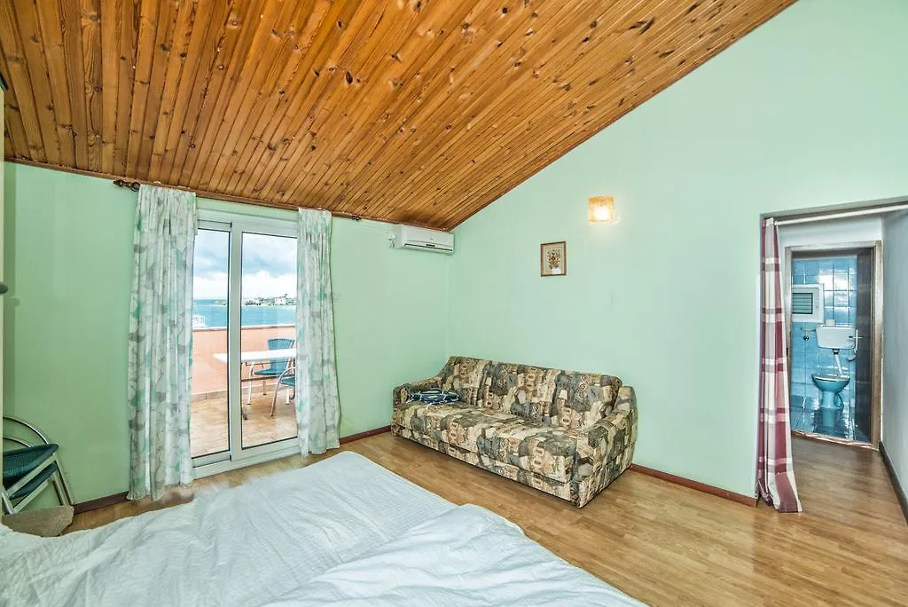 Guest house Apartments Lucica 3119