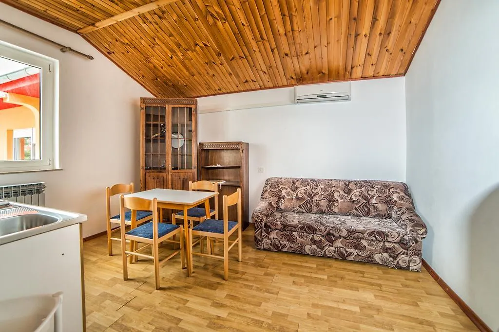 Guest house Apartments Lucica 3119
